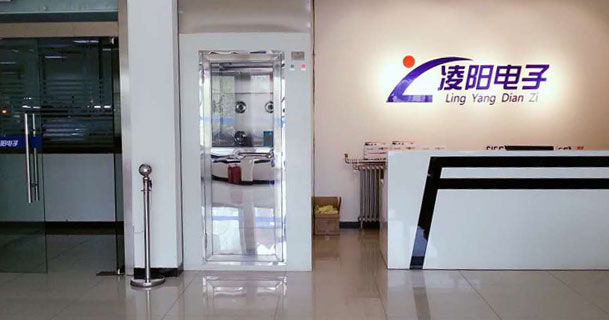 一線車間生產(chǎn)工人合影風采